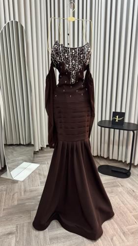 فستان بني ستان