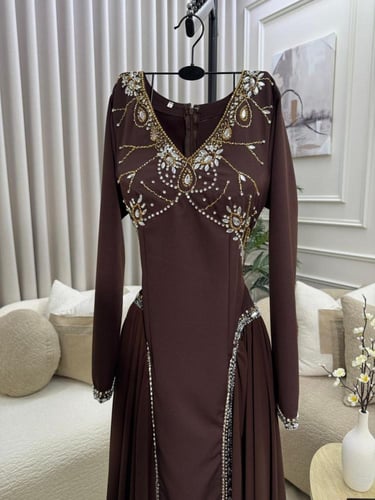 فستان بني سواريه