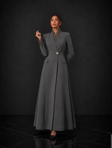 عباية بليزر فاخرة راقٍ، بتصميم أنيق
