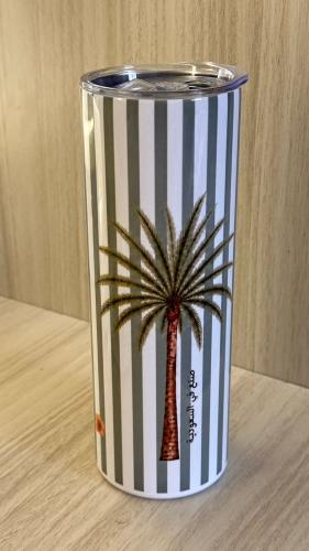 Empty the palm tree