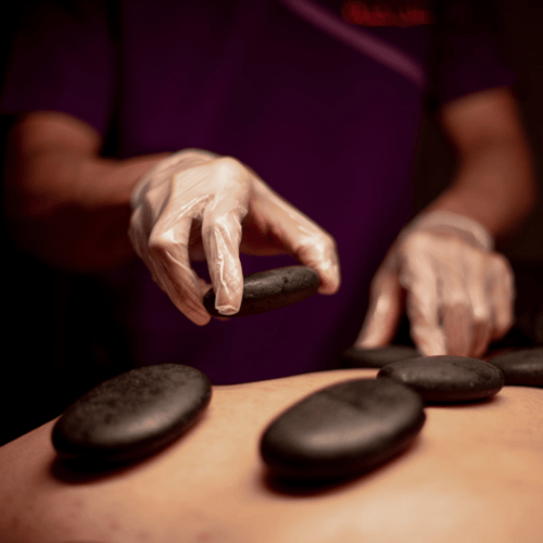 مساج الاحجار الساخنه