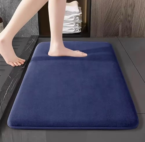 سجادة حمام مريحة وعملية، مصممة لامتصاص الماء بشكل...