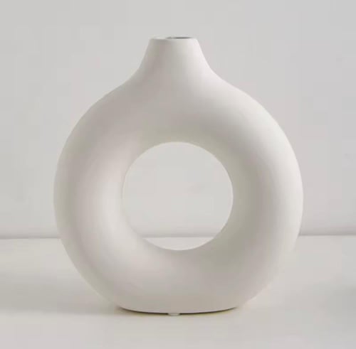 مزهريات خزفية بتصميم عصري وبسيط، مناسبة لحمل زهور...