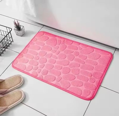 سجادة حمام أنيقة بتصميم حصوي فريد، تُضفي لمسةً عصر...