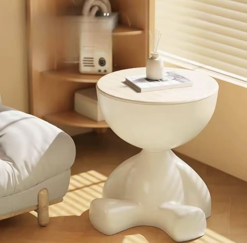 طاولة جانبية بتصميم فريد، بلمسة جمالية عصرية وفنية...