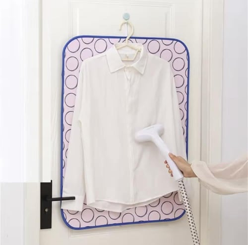 وسادة كي قابلة للطي، مصممة لسهولة التخزين والحمل.