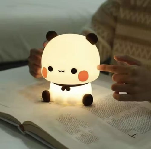 مصباح ليلي لطيف على شكل باندا. يتميز بتصميم ناعم و...