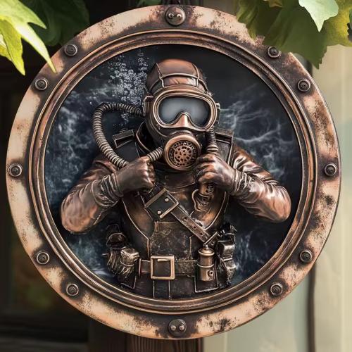 قلادة جدارية دائرية تُصوّر غواصًا يرتدي معدات غوص...