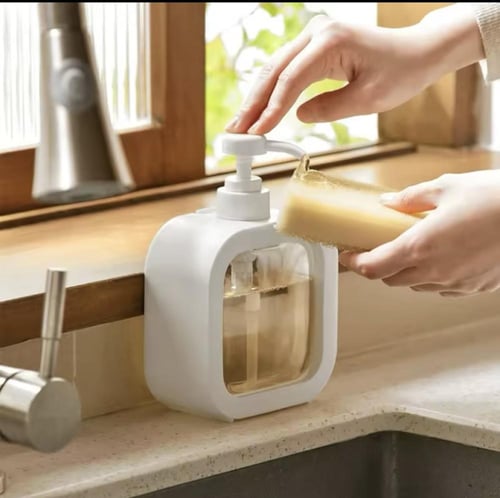 موزع صابون أنيق بتصميم عصري ومربع مع شكل شفاف يعرض...