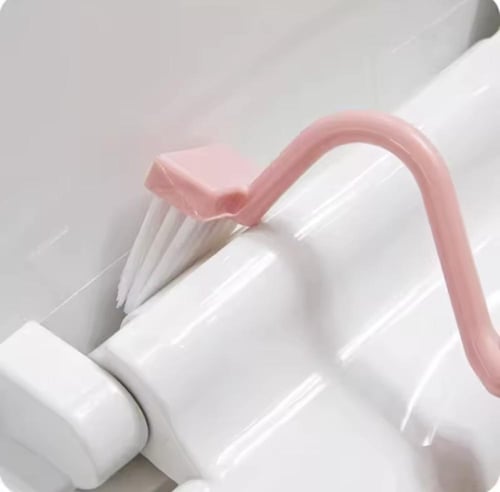 فرشاة تنظيف مصممة خصيصًا لتنظيف أسفل حافة المرحاض...