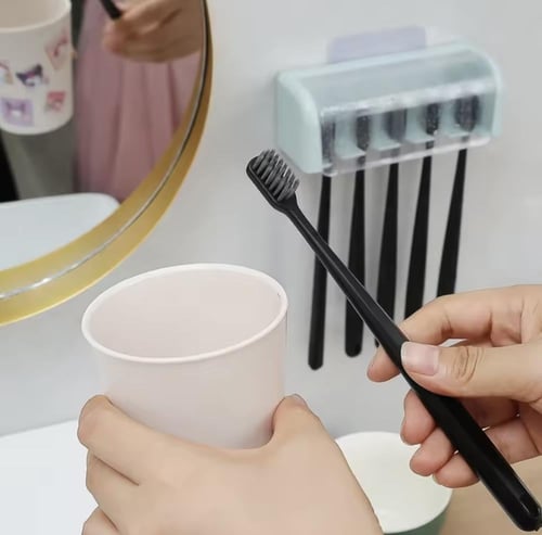 حامل فرش أسنان يُثبّت على الحائط، مصمم لحمل عدة فر...