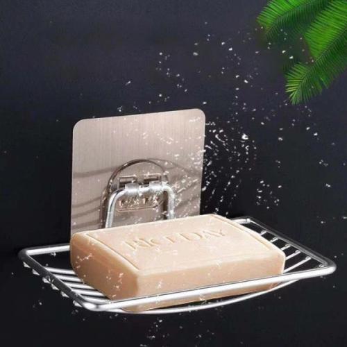 حامل صابون حائطي. يتميز بتصميم سلة معدنية لحمل قطع...