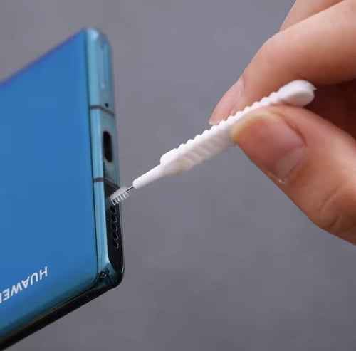 عشر قطع أداة تنظيف صغيرة مصممة للاستخدام الدقيق.