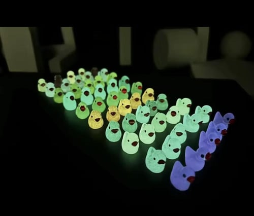 خمسين لعبة بط مطاطية مصغرة بألوان زاهية متنوعة. كل...