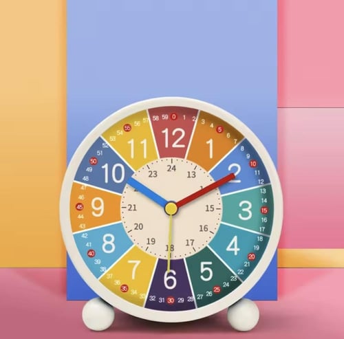 ساعة تعليمية ملونة مصممة لمساعدة الأطفال على تعلم...