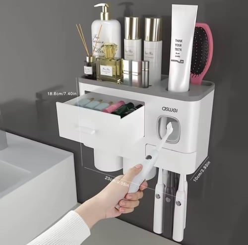 منظم تخزين مثبت على جدار الحائط مصمم للحمامات. يتم...