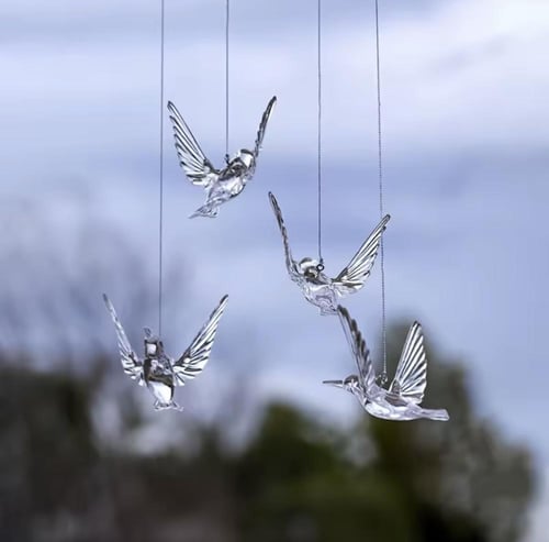 مجموعة من أربع قطع زينة معلقه على شكل طائر الطنان...
