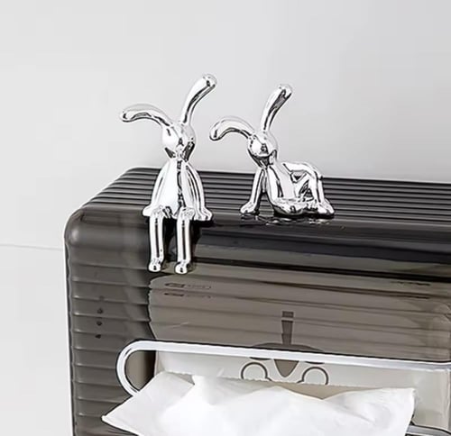 قطعتين من مجسمات أرنب فضية مزخرفة، مصممة لوضعها عل...