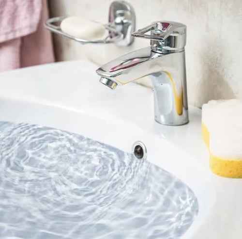 مجموعة من أربعة أغطية كروم لفتحات الأحواض. صُممت ل...