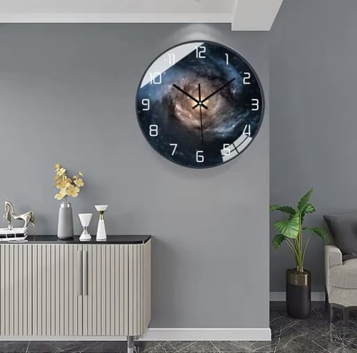 ساعة الحائطية العصرية بتصميم دائري أنيق مع خلفية د...