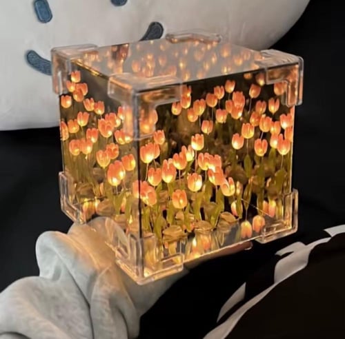 صندوق إضاءة LED مزخرف بصفوف من زهور التوليب المضيئ...