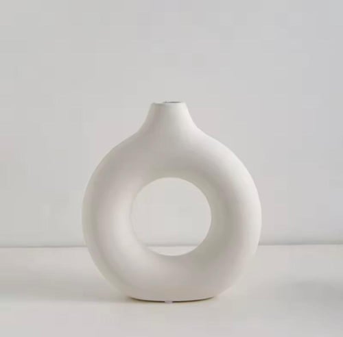 مزهريات خزفية بتصميم عصري وبسيط، مناسبة لحمل زهور...