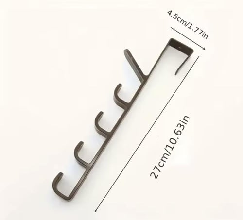 مجموعة من الخطافات متعددة الاستخدامات المثبتة على...