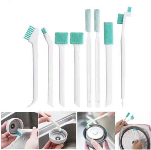 مجموعة من فرش التنظيف، مصممة لمختلف مهام التنظيف.