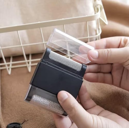 أداة يدوية مصممة لإزالة الوبر والحبيبات من الملابس...