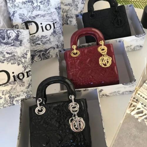 M. شنطة Dior