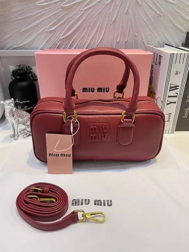 J- شنطة miu miu