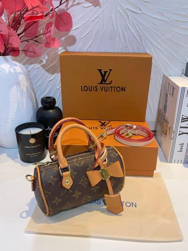 J- شنطة LOUIS VUITTON