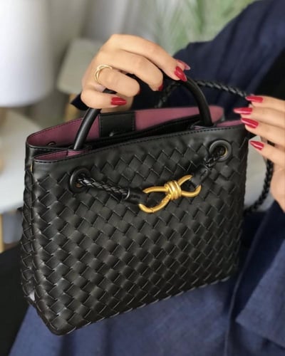 M. حقيبة كتف منسوجة طراز حديث