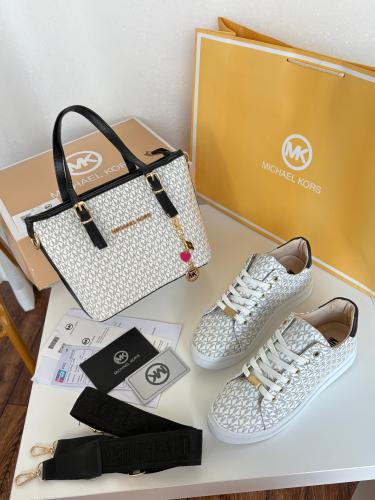 Sh . طقم Michael Kors