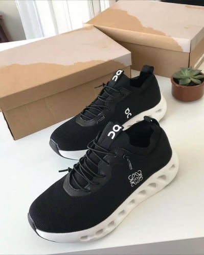 M. حذاء On Running