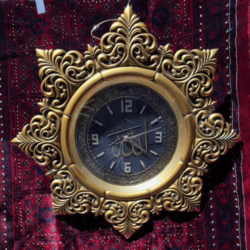 ساعة بشكل ورد - ذهبي