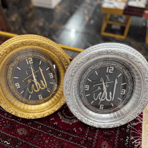 ساعة بشكل بيضاوي - ذهبي