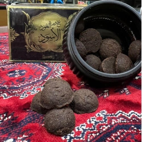 بخور العود الاسود