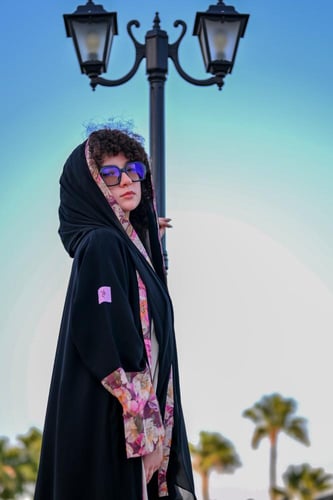 عبايات صيفية - أسود موردة