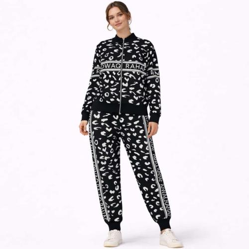 طقم رياضي نسائي أسود بنقشة عصرية وسحاب أمامي لإطلا...