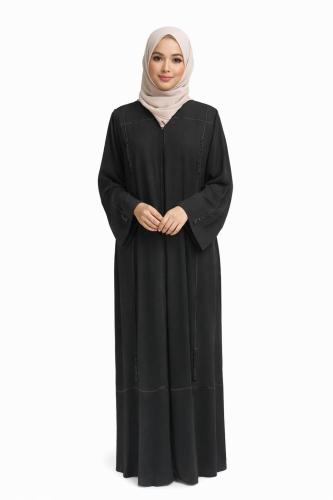 عباية سوداء انسيابية بتفاصيل طولية ناعمة ولمسة فخا...