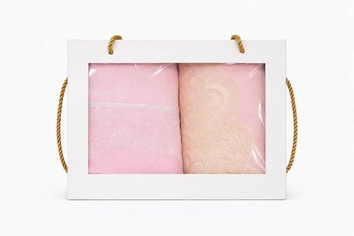 طقم صلاة أنيق يضم سجادة صلاة وشرشف صلاة بتصميم راق...