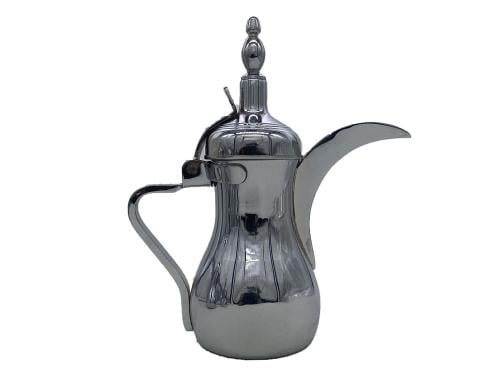 دلة قهوة عربية فضية لامعة بتصميم تراثي أنيق للتقدي...