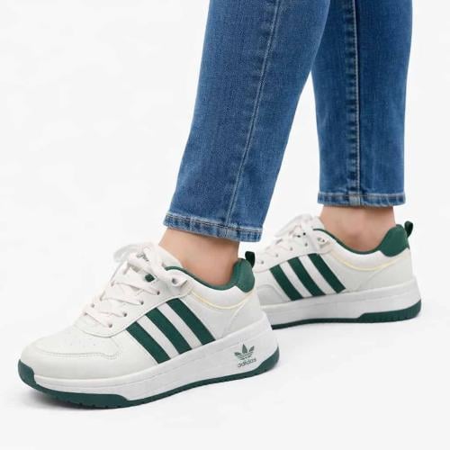 جزمه نسائية رياضية Adidas باللون الأبيض والأخضر بن...