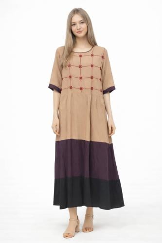 Women's shirt with calm color gradient, soft embroidery, and a loose comfortable fit for an elegant look