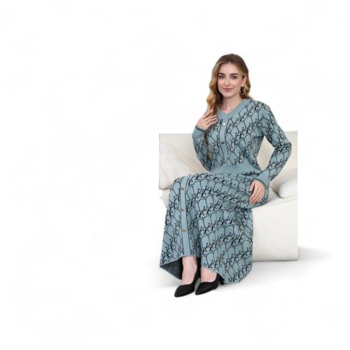 فستان نسائي طويل بلون أخضر مزرق بنقشة عصرية وأزرار...