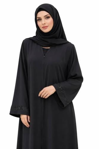 عباية سوداء انسيابية بأكمام واسعة وتفاصيل تطريز را...