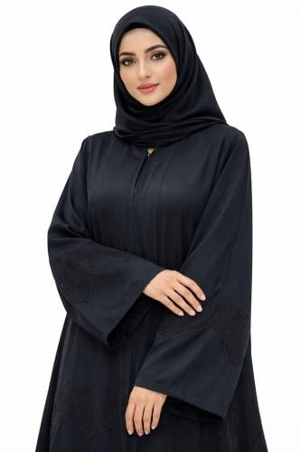 عباية سوداء أنيقة بتفاصيل دانتيل ناعمة – لمسة فاخر...