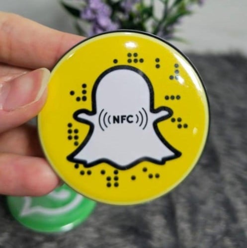 بروشات دائرية تخرج