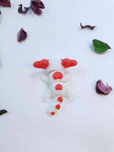 ميدالية مفاتيح مزينة بالقلوب بتصميم لطيف وعصري